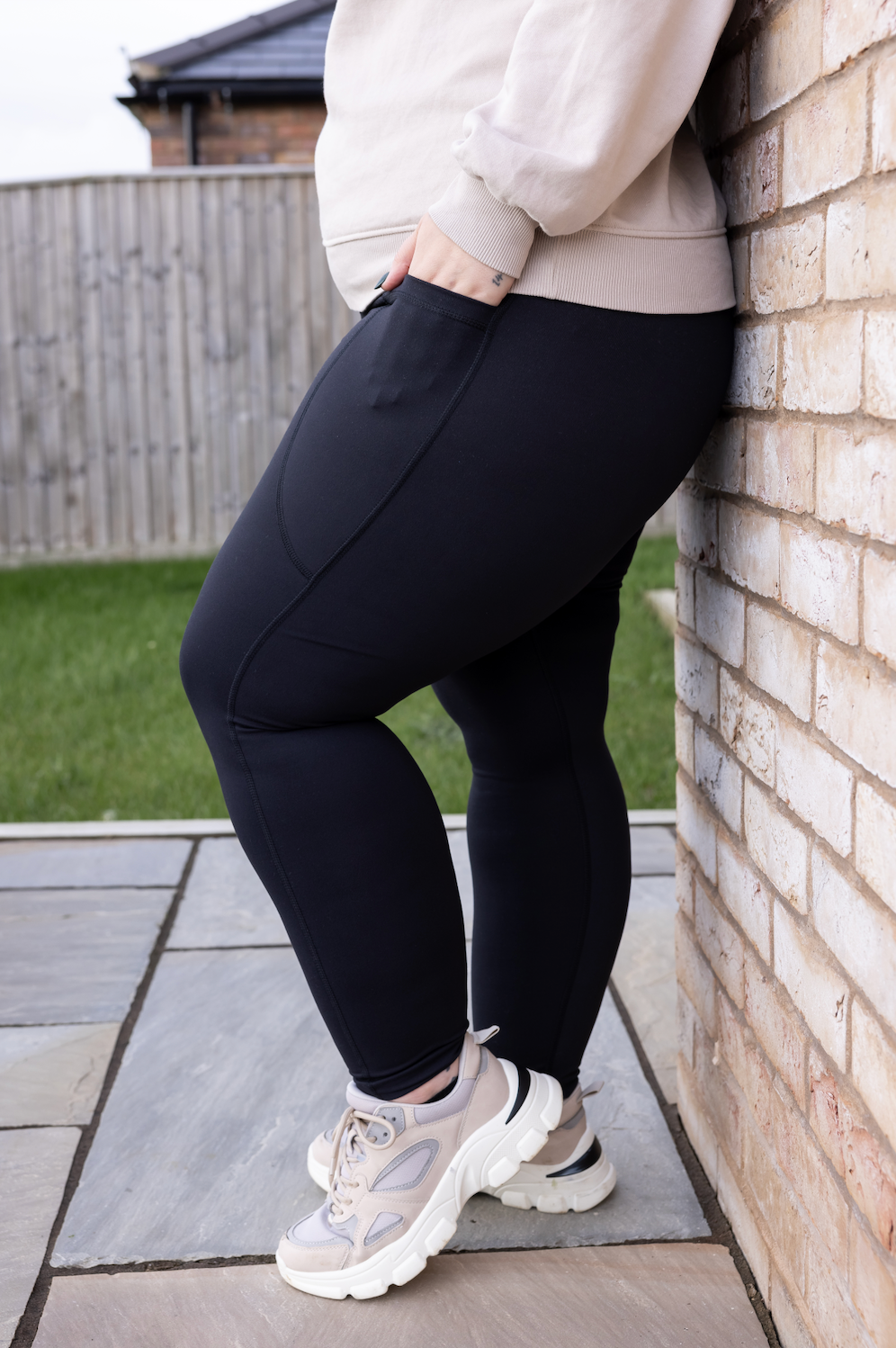 Pocket leggings hotsell plus size